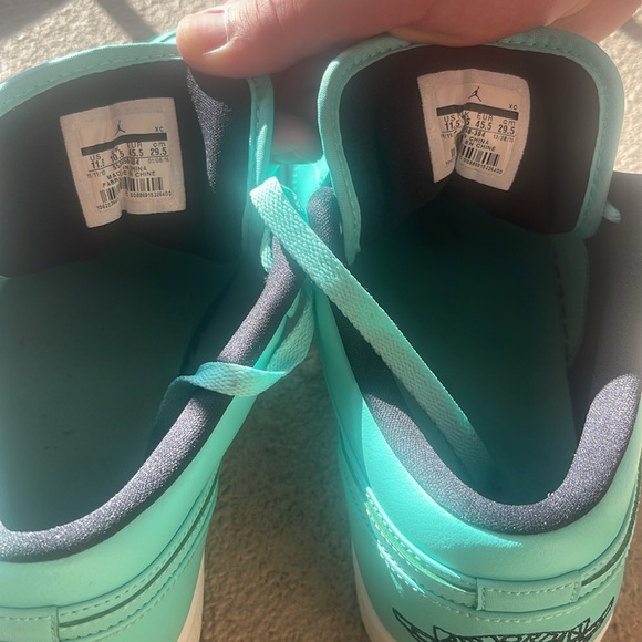 Air Jordan 1 Low ‘Hyper Turquoise” - Picture 4 of 5
